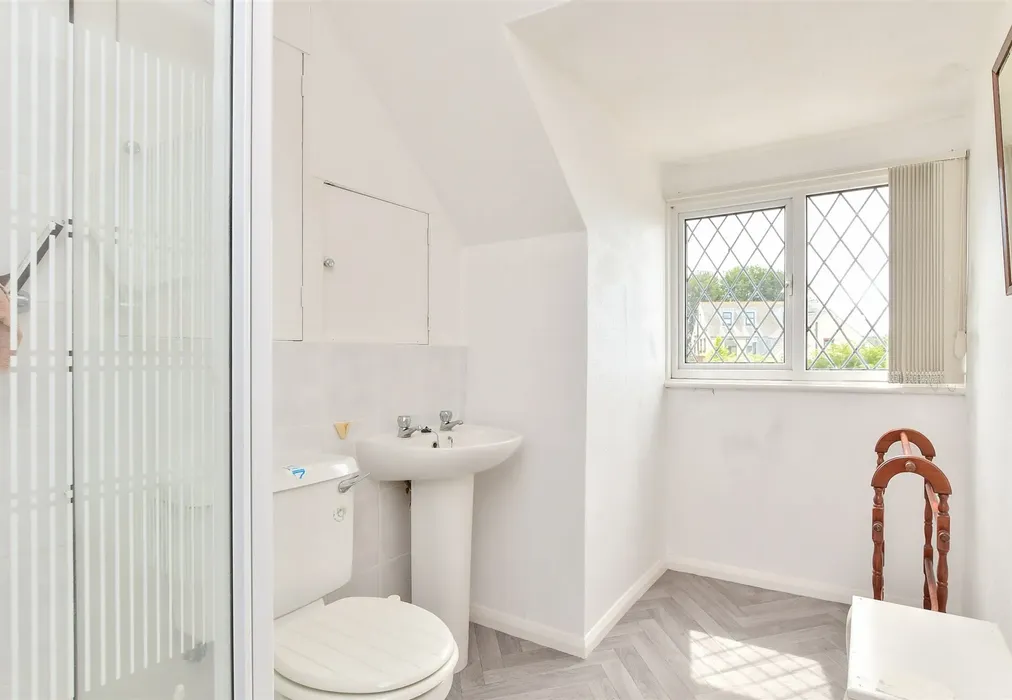 En-Suite Shower Room - Balsdean Road, Woodingdean, Brighton, East Sussex - Wards of Kent