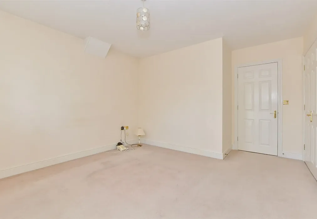 Bedroom 1 - Braeburn Way, Kings Hill, West Malling, Kent - Wards of Kent