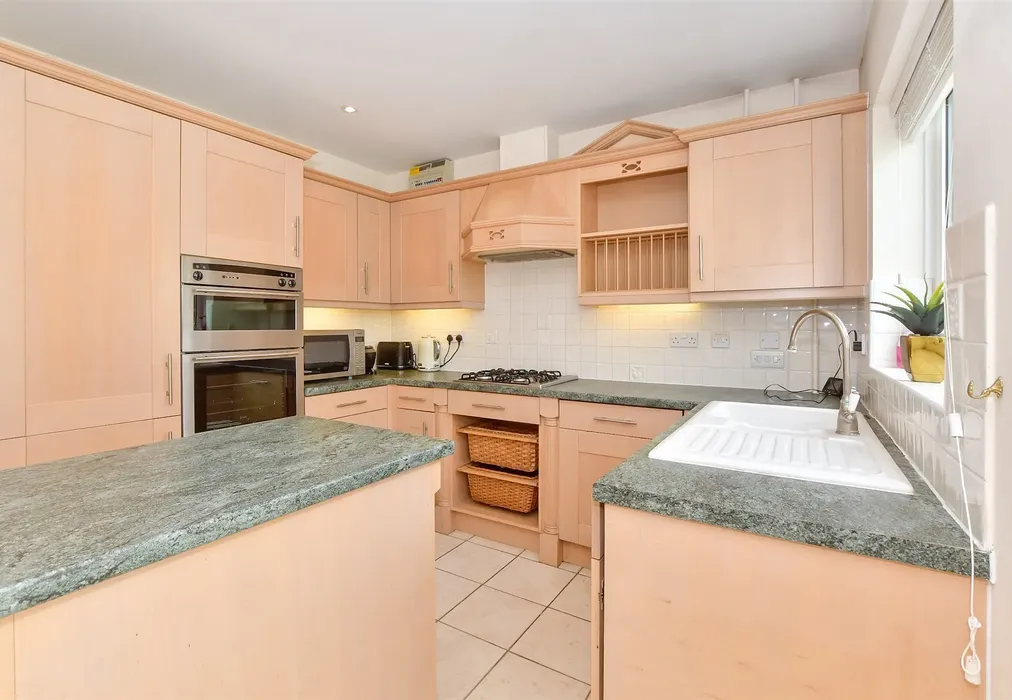 Kitchen/Diner - Braeburn Way, Kings Hill, West Malling, Kent - Wards of Kent