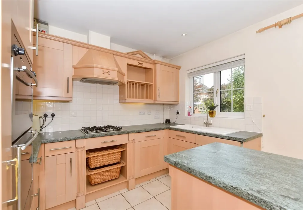 Kitchen/Diner - Braeburn Way, Kings Hill, West Malling, Kent - Wards of Kent
