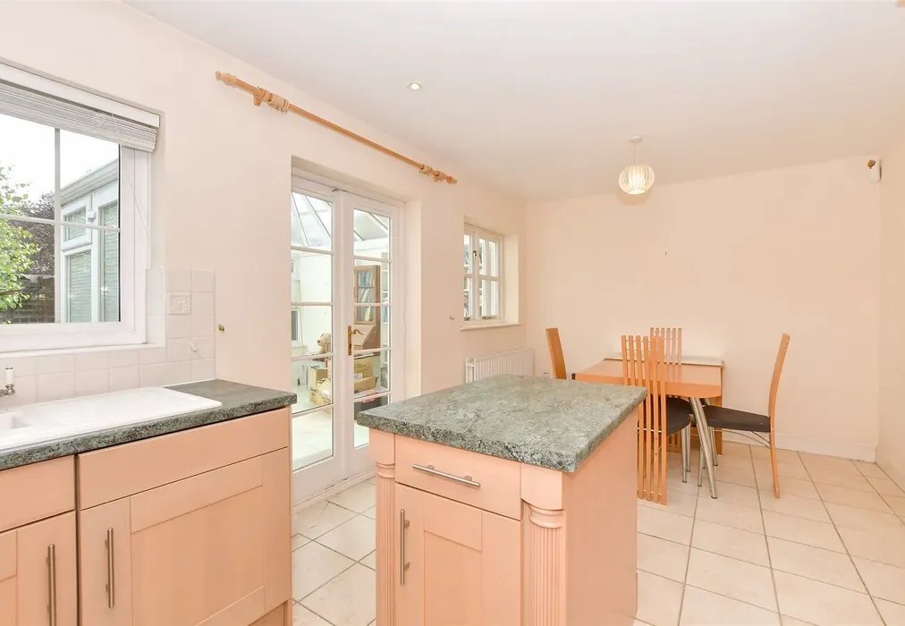 Kitchen/Diner - Braeburn Way, Kings Hill, West Malling, Kent - Wards of Kent