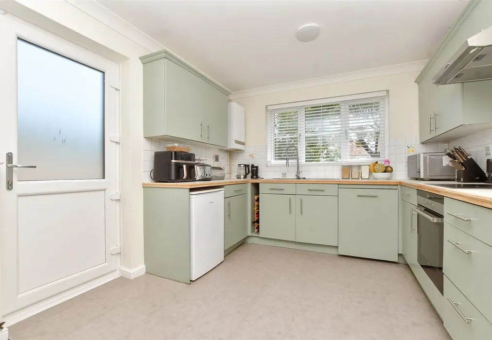 Kitchen - Hilliers Lane, Croydon, Surrey - Wards of Kent