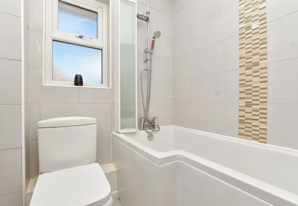 Bathroom - Hilliers Lane, Croydon, Surrey - Wards of Kent