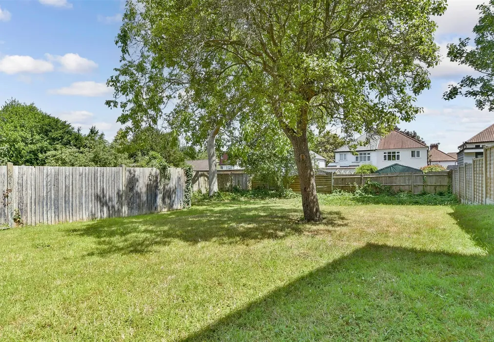 Rear Garden - Hilliers Lane, Croydon, Surrey - Wards of Kent