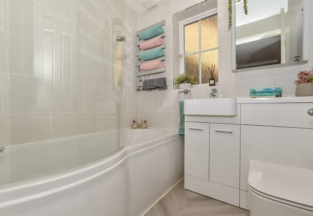 Bathroom - Harling Close, Boughton Monchelsea, Maidstone, Kent - Wards of Kent