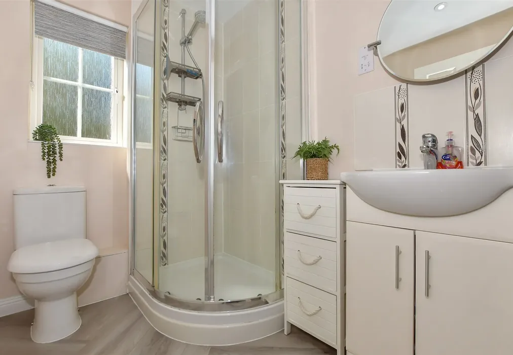 En-Suite Shower Room - Harling Close, Boughton Monchelsea, Maidstone, Kent - Wards of Kent