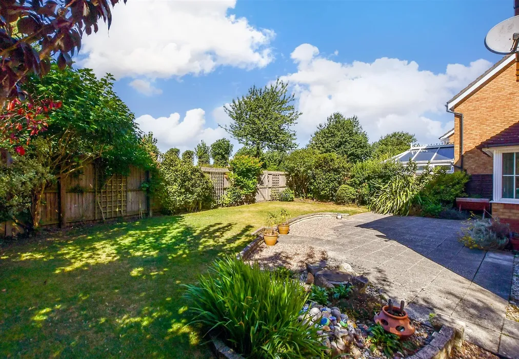 Rear Garden - Harling Close, Boughton Monchelsea, Maidstone, Kent - Wards of Kent