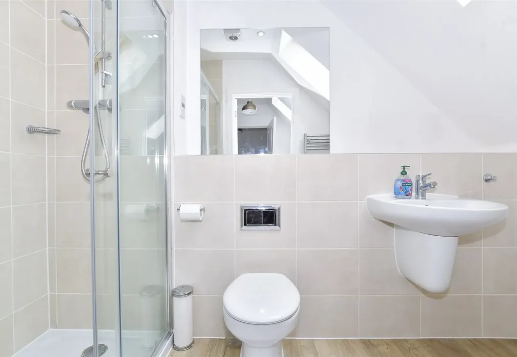 En-Suite Shower Room - Colyn Drive, Maidstone, Kent - Wards of Kent