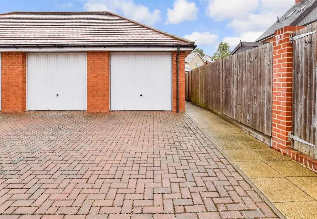 Garage - Colyn Drive, Maidstone, Kent - Wards of Kent