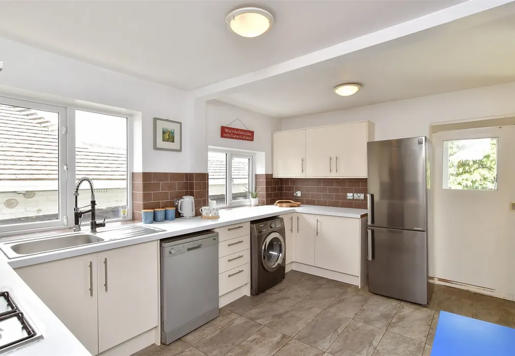 Kitchen - Crescent Drive South, Woodingdean, Brighton, East Sussex - Wards of Kent