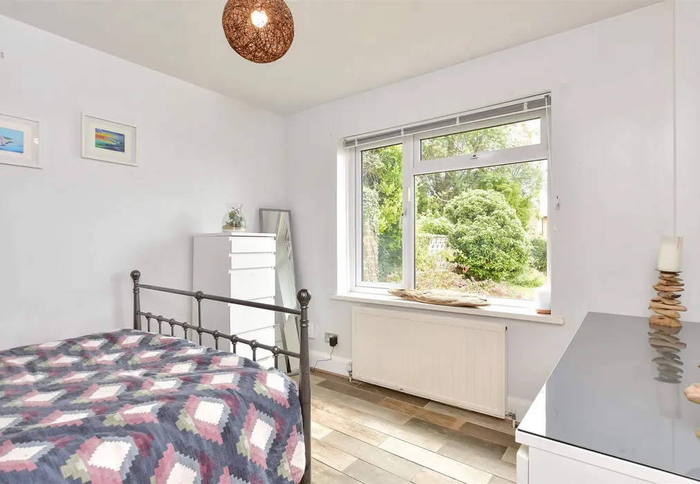 Bedroom 1 - Crescent Drive South, Woodingdean, Brighton, East Sussex - Wards of Kent