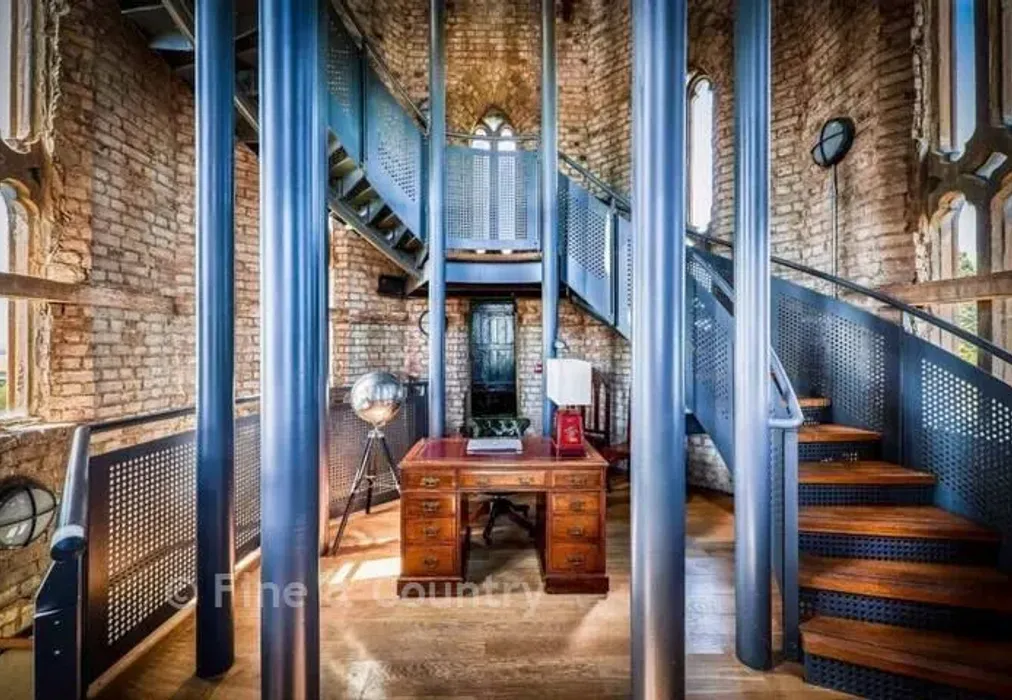 Staircase - High Street, Hadlow, Tonbridge, Kent - Wards of Kent