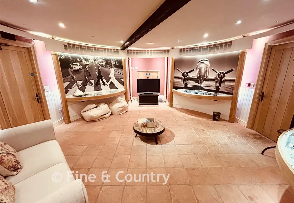 Landing Area - High Street, Hadlow, Tonbridge, Kent - Wards of Kent