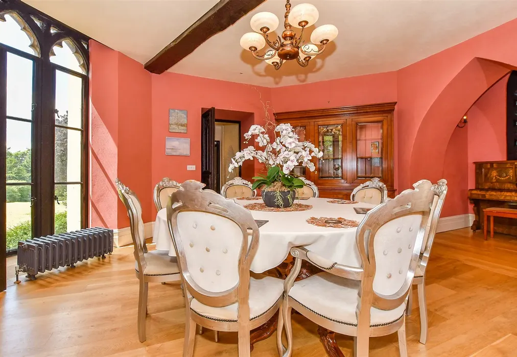 Dining Room - High Street, Hadlow, Tonbridge, Kent - Wards of Kent