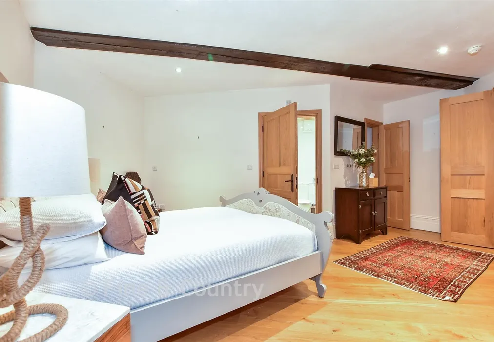 Bedroom 2 - High Street, Hadlow, Tonbridge, Kent - Wards of Kent
