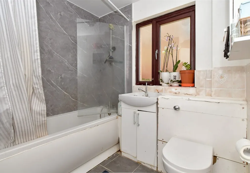 Bathroom - Armstrong Close, Dagenham, Essex - Wards of Kent