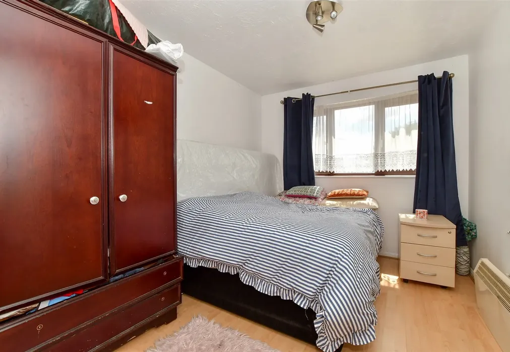 Bedroom 1 - Armstrong Close, Dagenham, Essex - Wards of Kent