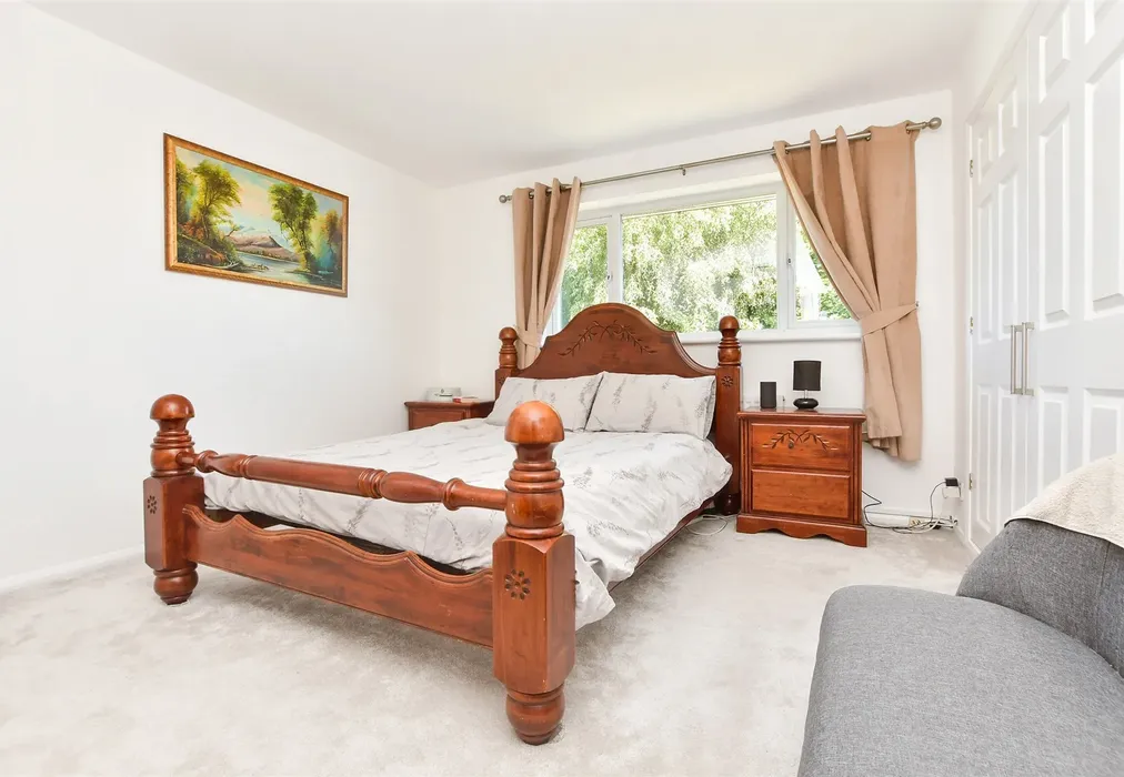 Bedroom 1 - Wilson Grove, Uckfield, East Sussex - Wards of Kent