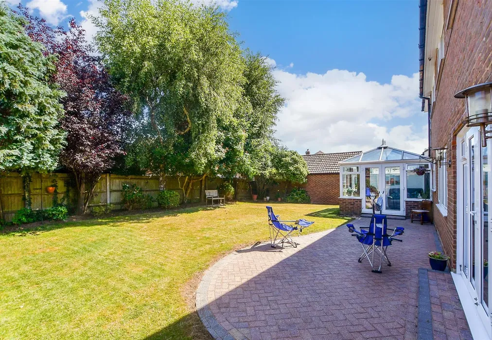 Rear Garden - Wilson Grove, Uckfield, East Sussex - Wards of Kent