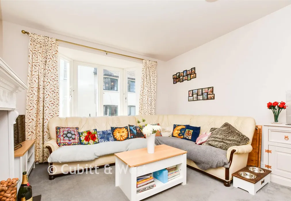 Lounge - West Street, Dorking, Surrey - Wards of Kent