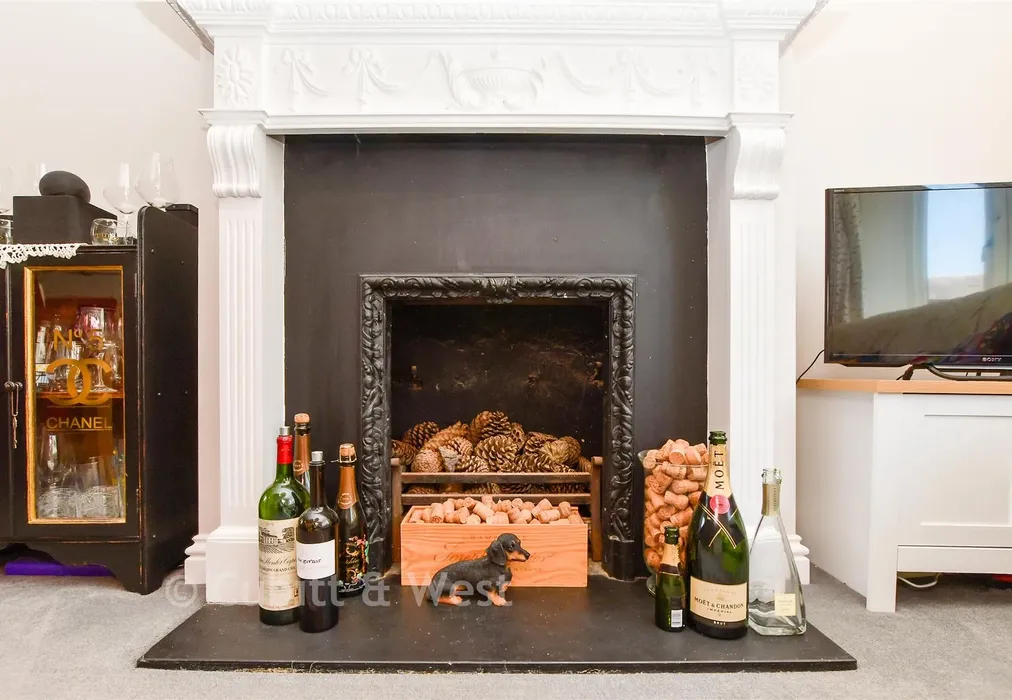 Internal Lifestyle Photograph - West Street, Dorking, Surrey - Wards of Kent