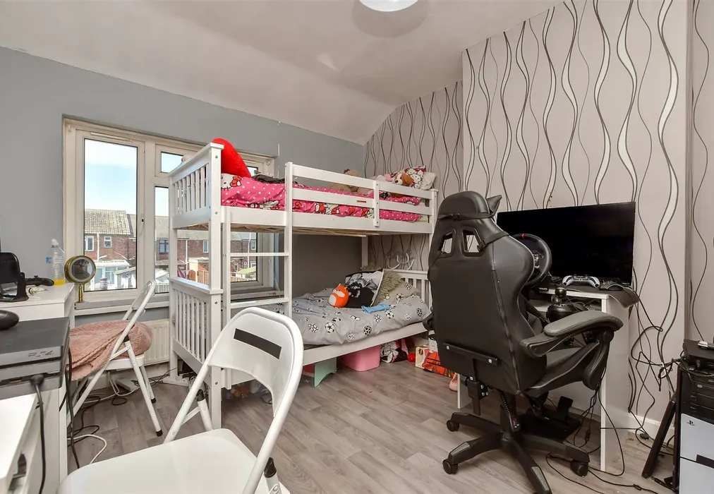 Bedroom 1 - Osborne Terrace, Margate, Kent - Wards of Kent
