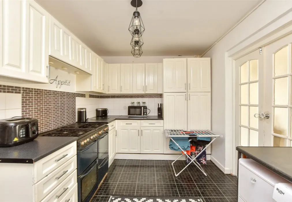 Kitchen - Osborne Terrace, Margate, Kent - Wards of Kent
