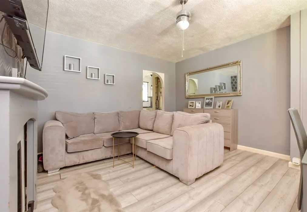Lounge - Osborne Terrace, Margate, Kent - Wards of Kent
