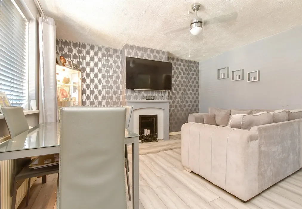 Lounge - Osborne Terrace, Margate, Kent - Wards of Kent