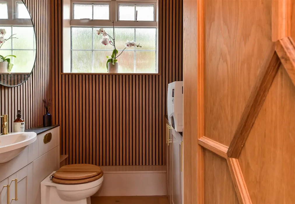 Cloakroom - Furze Road, Worthing, West Sussex - Wards of Kent