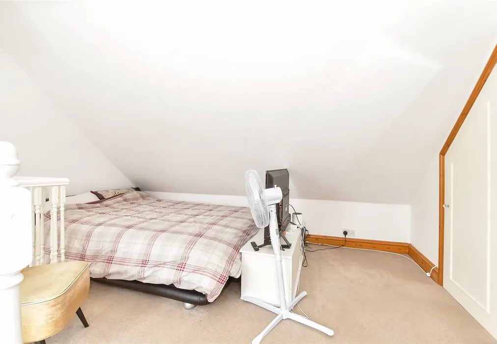 Bedroom 1 - Lawn Road, Tonbridge, Kent - Wards of Kent