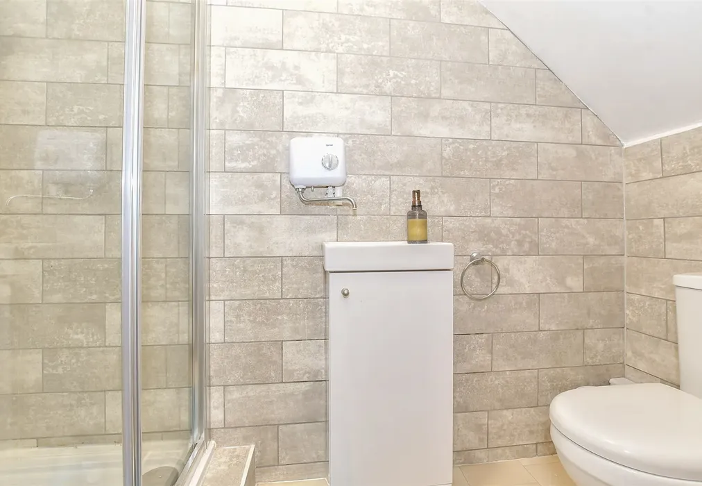 En-Suite Shower Room - Lawn Road, Tonbridge, Kent - Wards of Kent