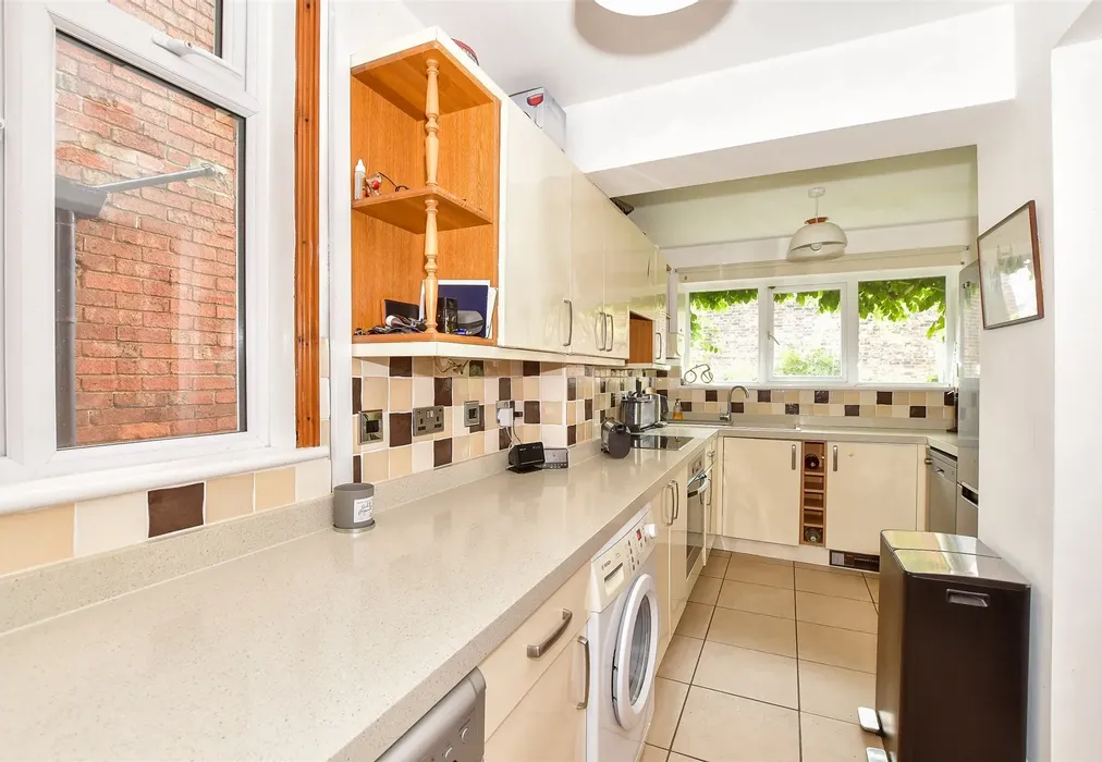 Kitchen - Lawn Road, Tonbridge, Kent - Wards of Kent