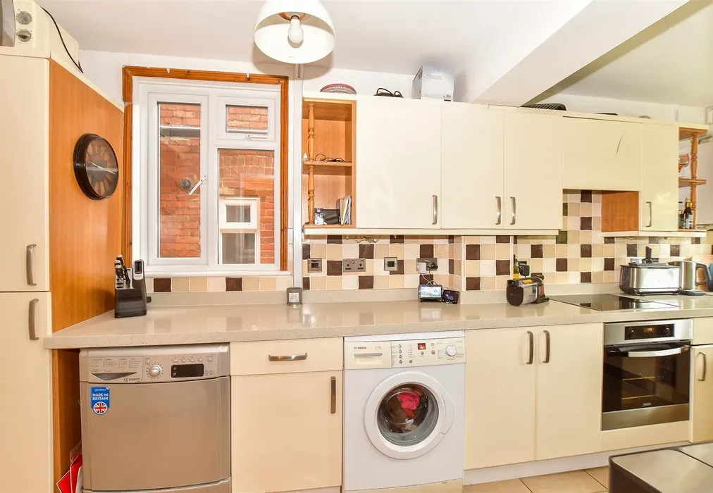 Kitchen - Lawn Road, Tonbridge, Kent - Wards of Kent
