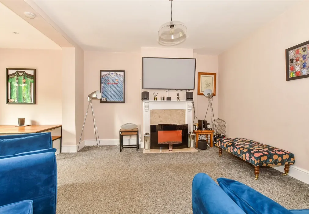 Family Area - Lawn Road, Tonbridge, Kent - Wards of Kent