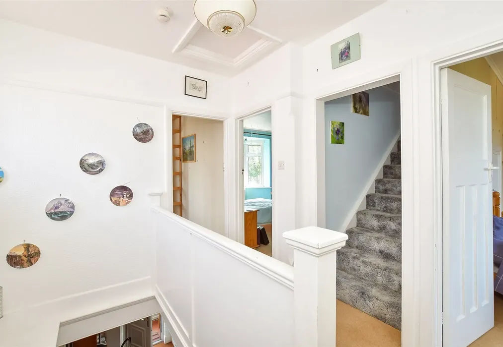 Landing - Parkside Avenue, Littlehampton, West Sussex - Wards of Kent