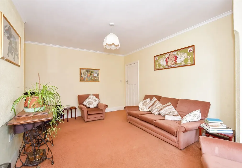 Lounge - Parkside Avenue, Littlehampton, West Sussex - Wards of Kent