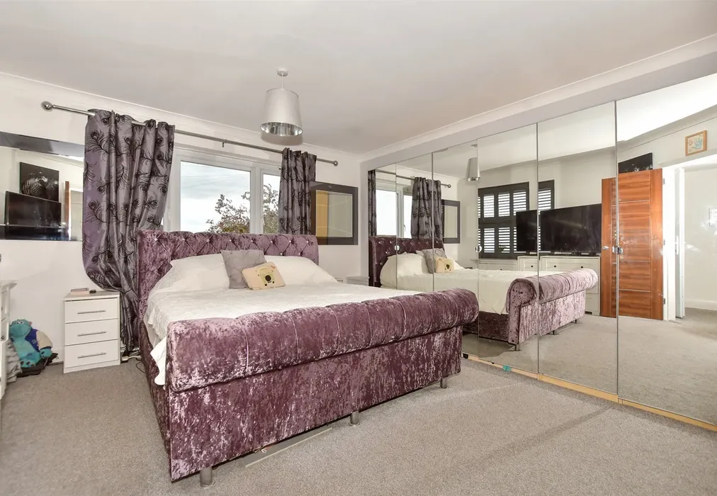Bedroom 1 - Stanbury Crescent, Folkestone, Kent - Wards of Kent