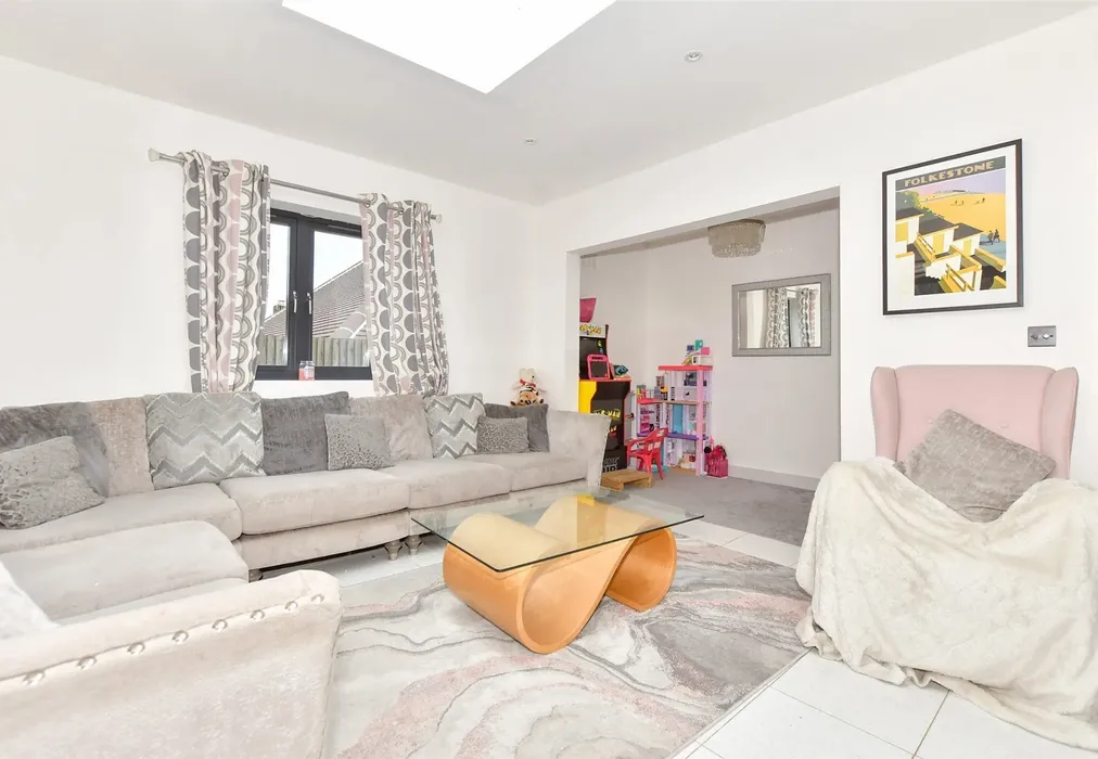 Lounge - Stanbury Crescent, Folkestone, Kent - Wards of Kent