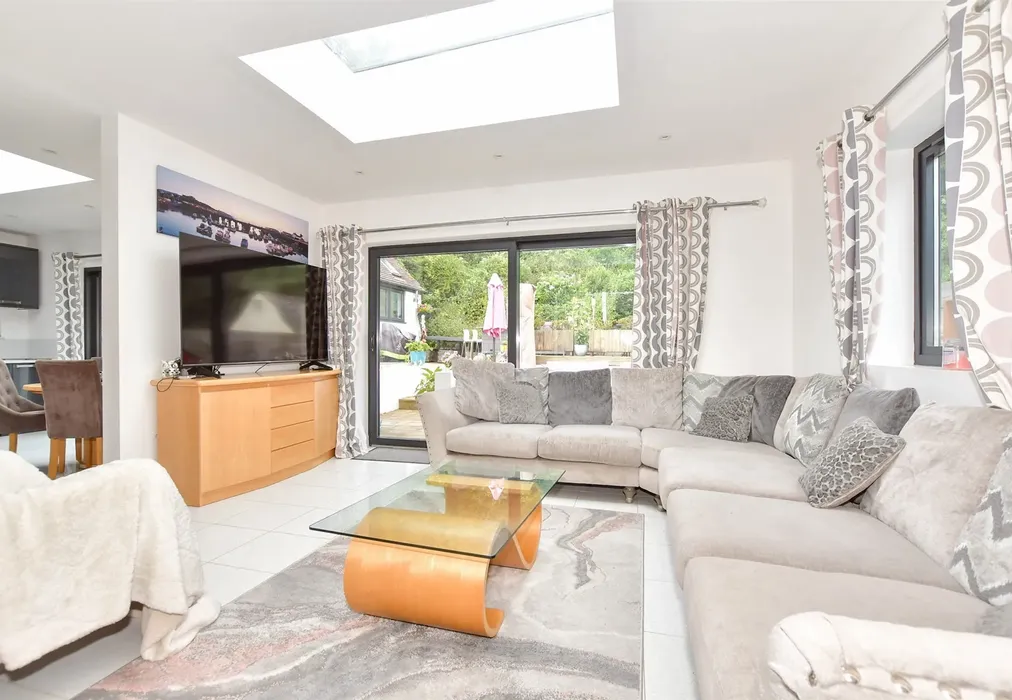 Lounge - Stanbury Crescent, Folkestone, Kent - Wards of Kent