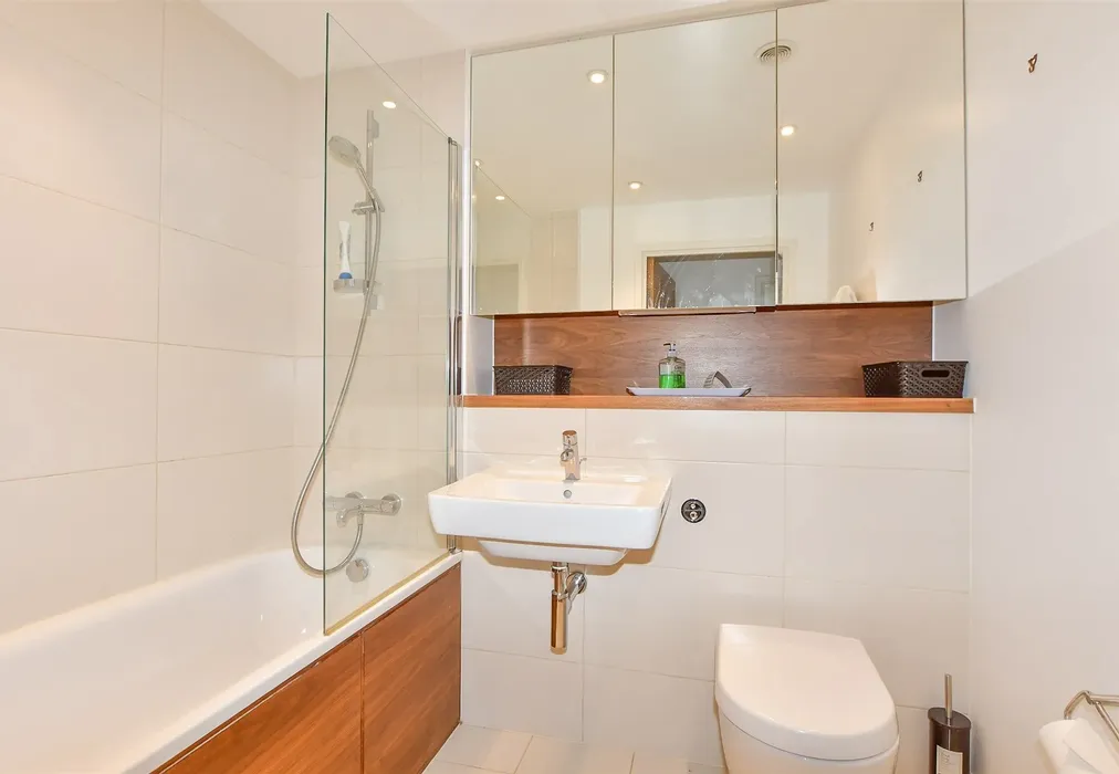 Bathroom - Dock Head Road, Chatham, Kent - Wards of Kent