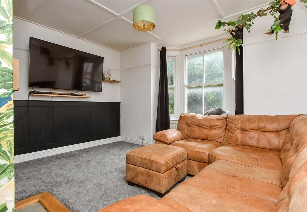 Lounge - Beaconsfield Road, Canterbury, Kent - Wards of Kent