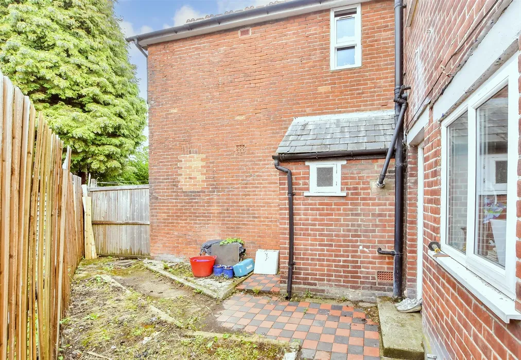 Rear Garden - Beaconsfield Road, Canterbury, Kent - Wards of Kent