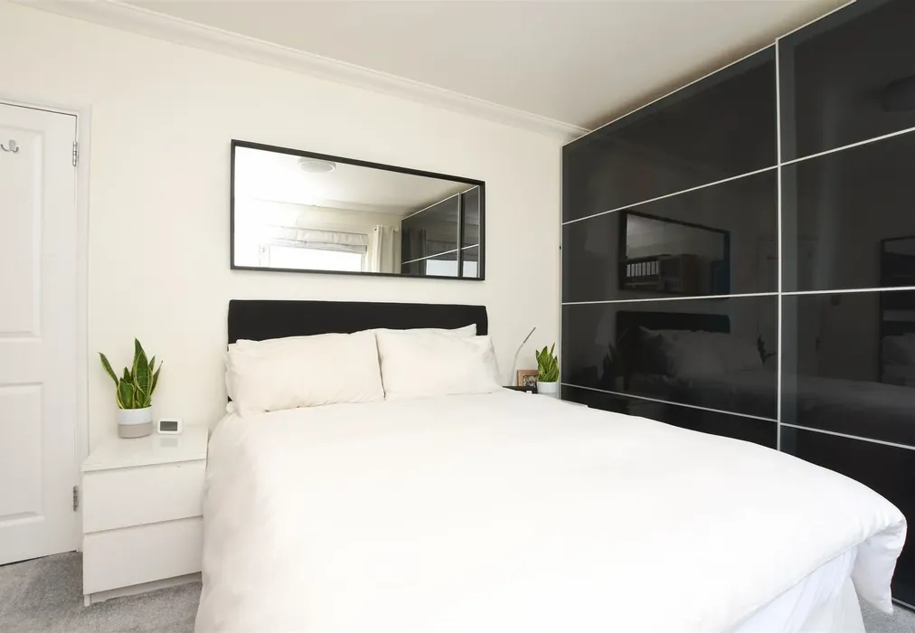 Bedroom 1 - Portley Wood Road, Whyteleafe, Surrey - Wards of Kent