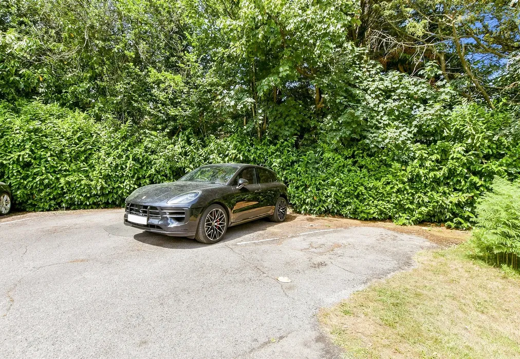 Driveway/Parking - Portley Wood Road, Whyteleafe, Surrey - Wards of Kent