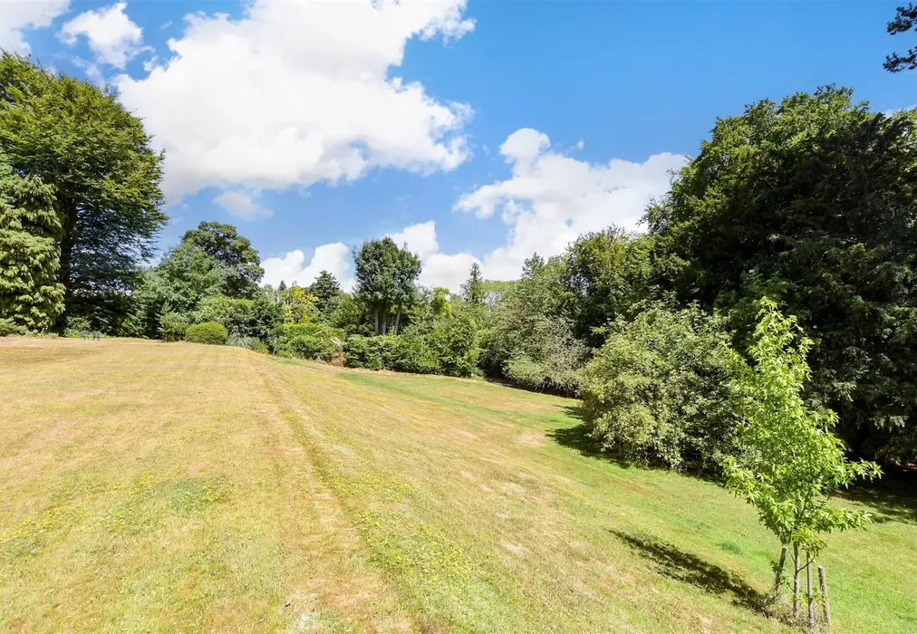 Communal Gardens - Portley Wood Road, Whyteleafe, Surrey - Wards of Kent