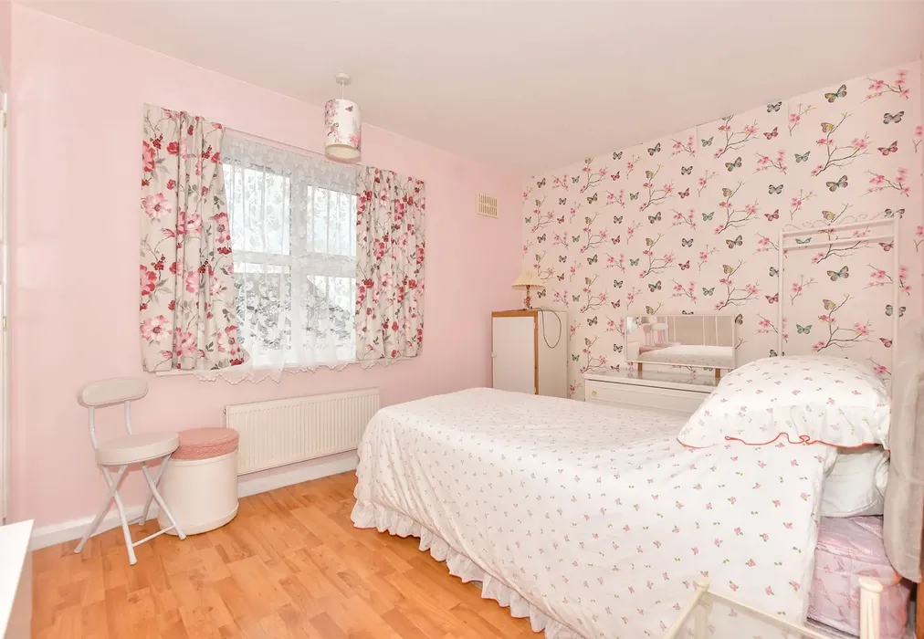 Bedroom 2 - The Green, Lydd, Kent - Wards of Kent