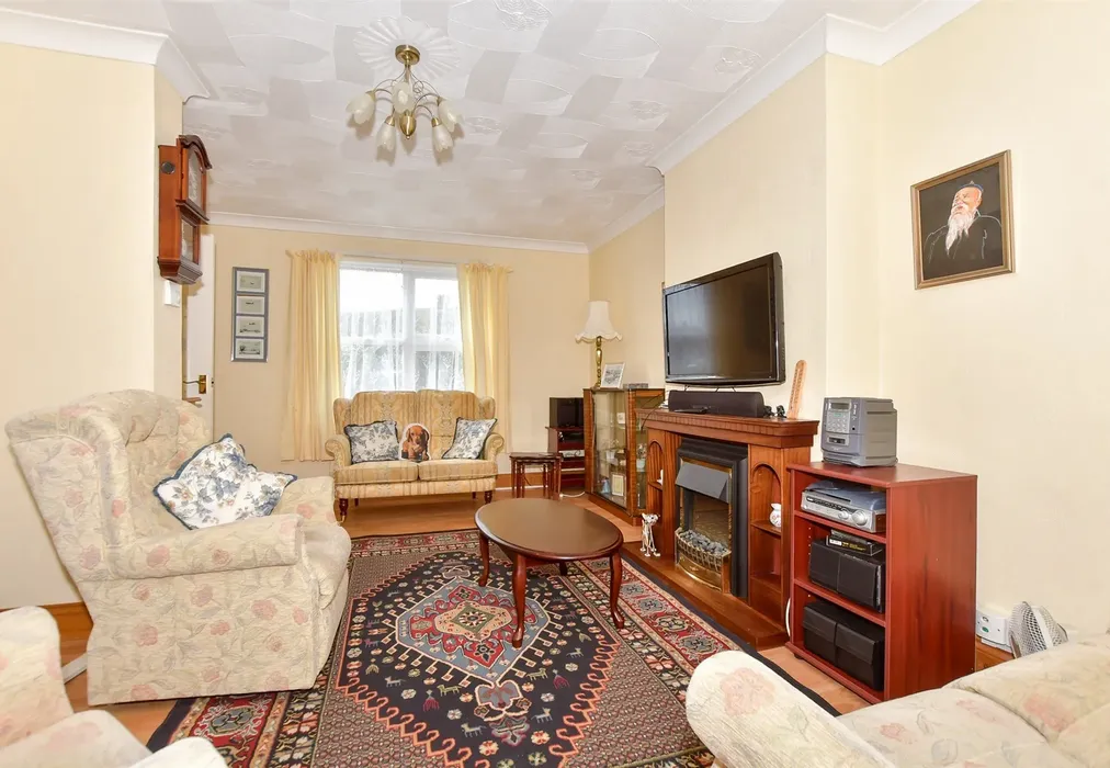 Lounge - The Green, Lydd, Kent - Wards of Kent