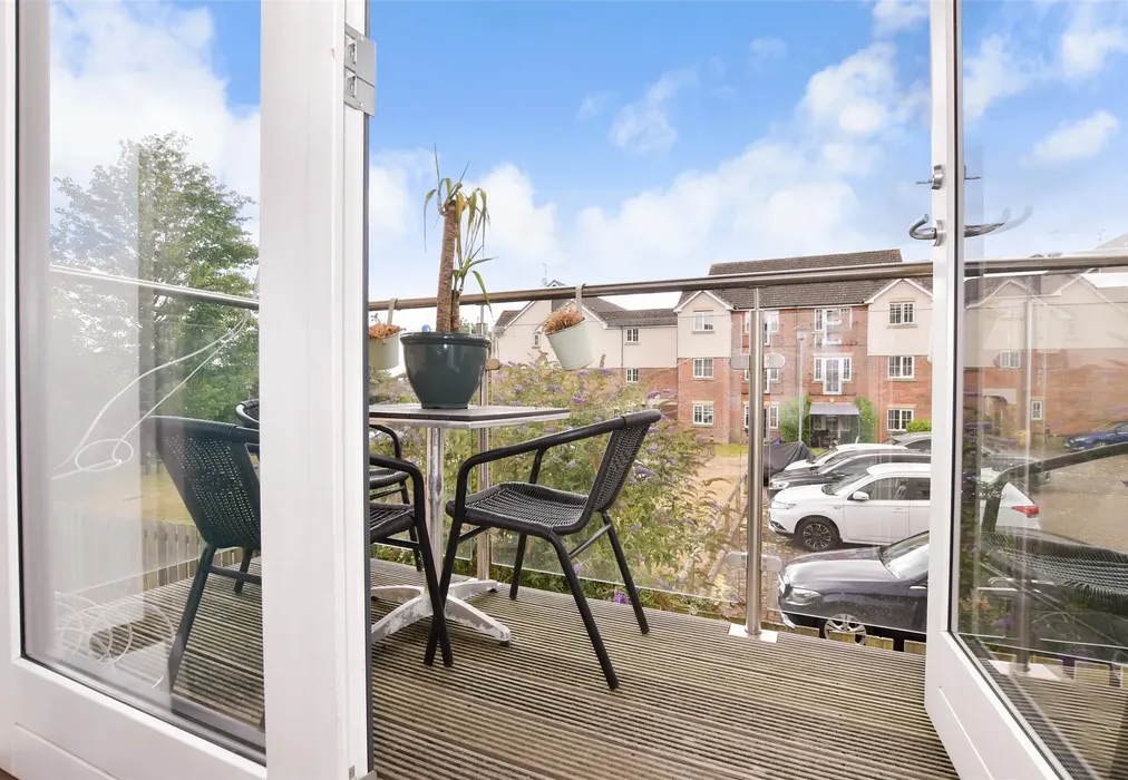 Balcony / Terrace - Centre Drive, Epping, Essex - Wards of Kent