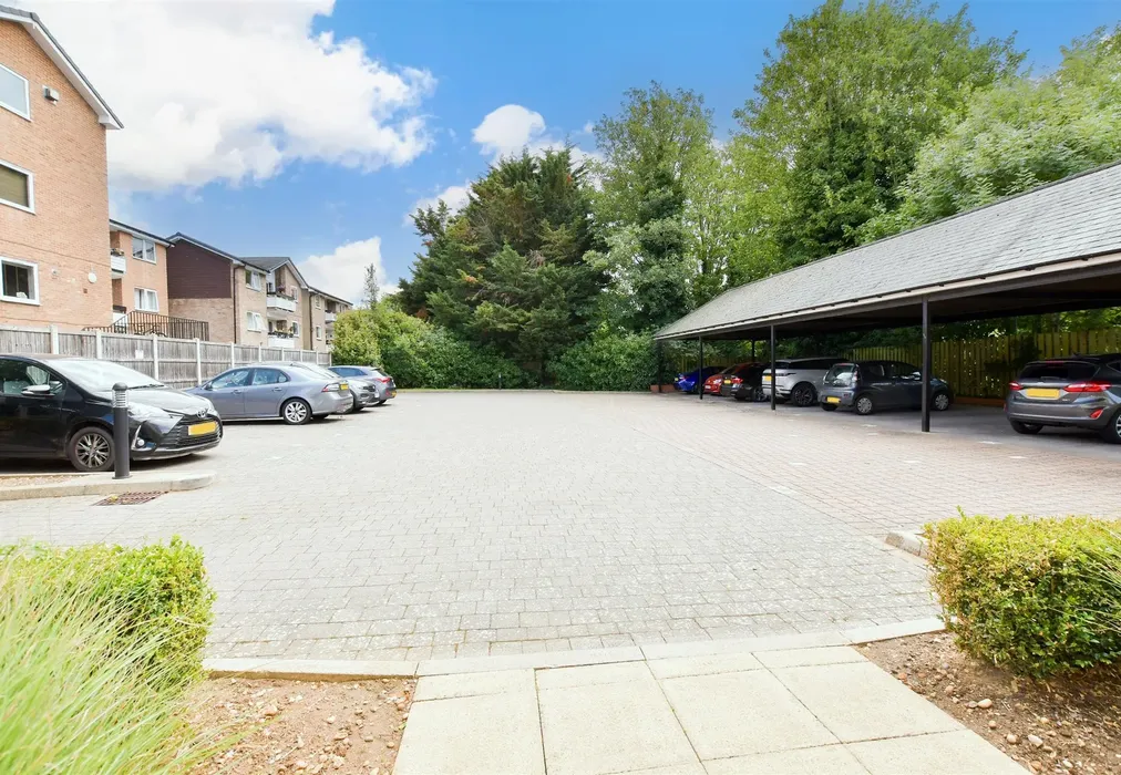 Driveway/Parking - Centre Drive, Epping, Essex - Wards of Kent